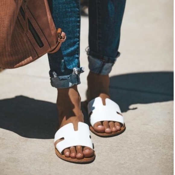 Shoes - ✨SPRING ✨Chic White sandals